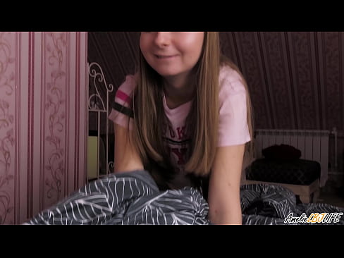 ❤️ Blondie na-aṅụ BFF ya nke ukwuu wee nweta ọnụ n'ọnụ ya ️❌ Anal porn ﹏